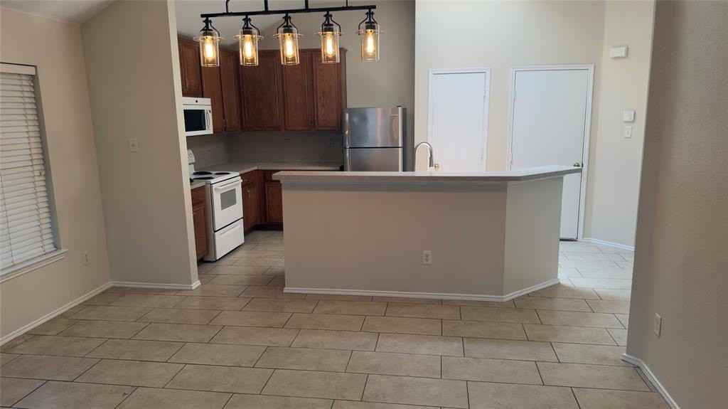 1520 Santos Dr - Photo 5 of 11