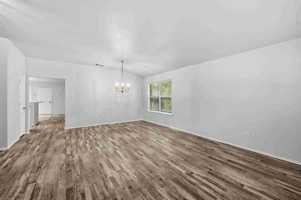 1407 Plateau Dr - Photo 3 of 26