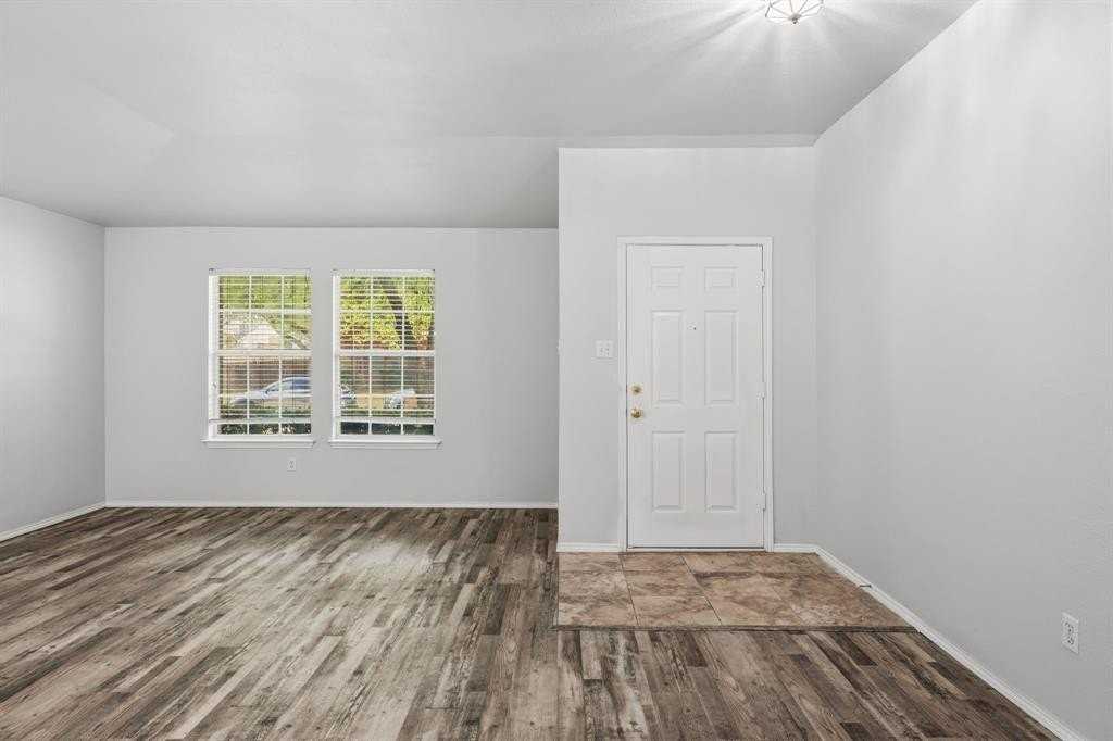 1407 Plateau Dr - Photo 4 of 26