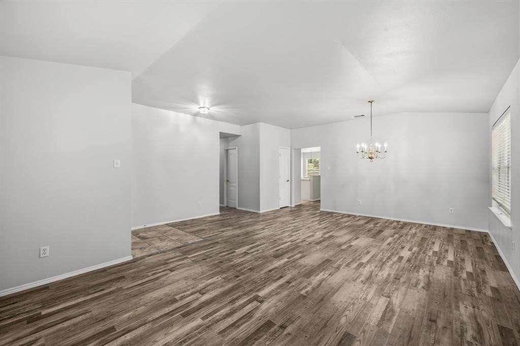 1407 Plateau Dr - Photo 5 of 26
