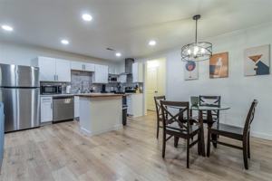 featured image of 921 S Waverly Dr