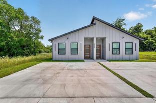 2113 Henry St #B - Photo 1 of 1