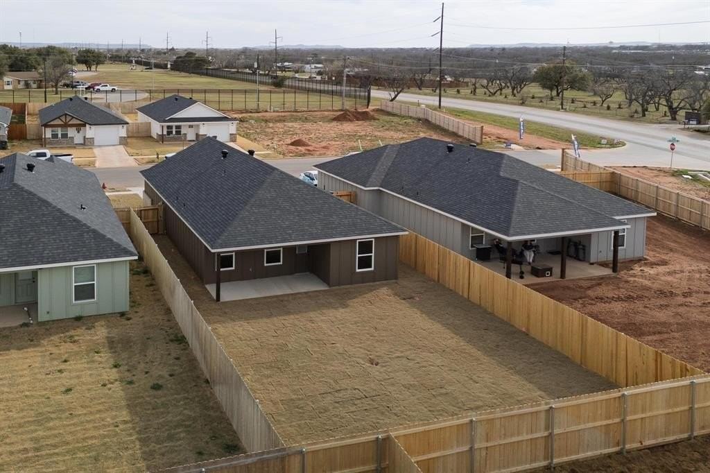 179 Tombstone Rd - Photo 3 of 33