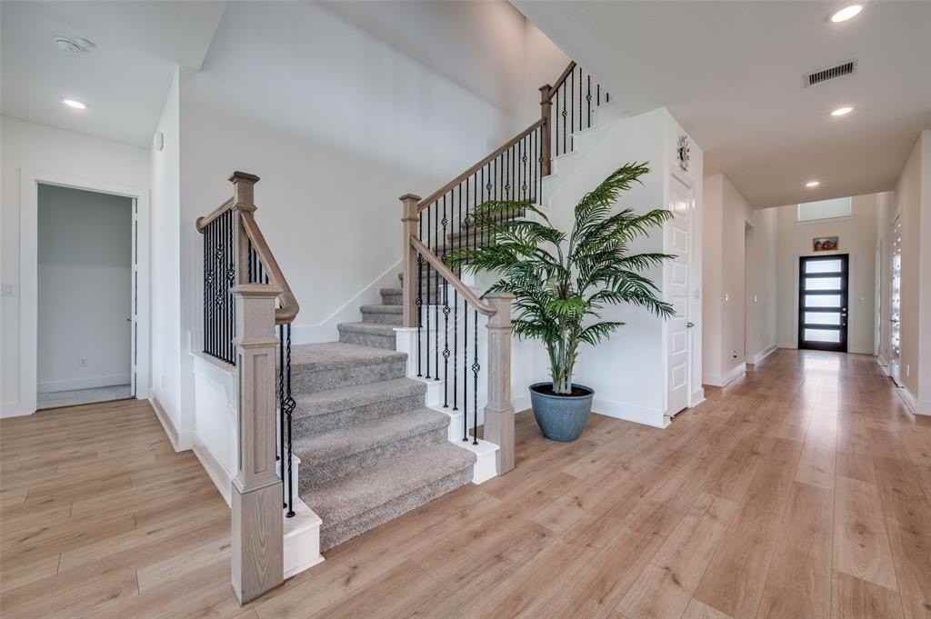 3190 Genevieve Ln - Photo 5 of 25