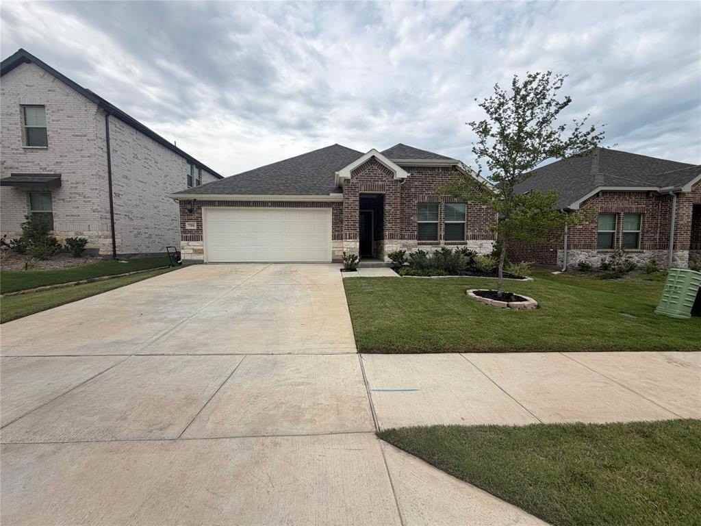 706 Easthill Dr - Photo 2 of 32