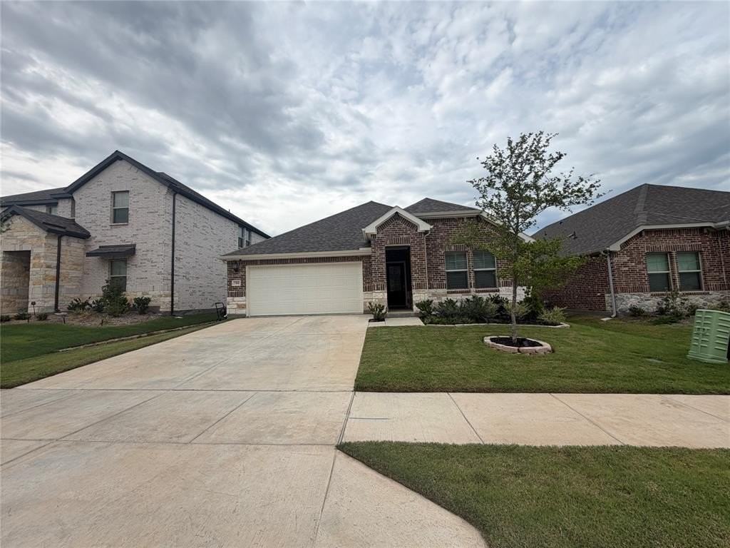 706 Easthill Dr - Photo 3 of 32