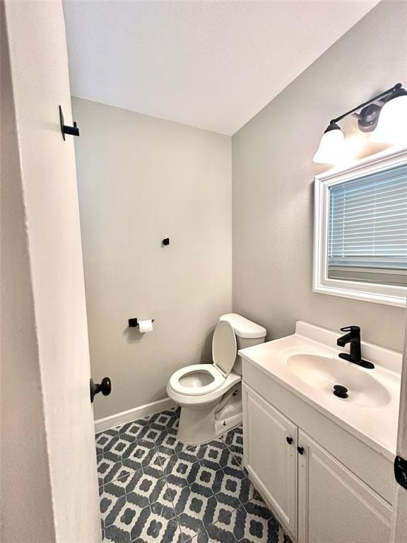 1322 Shorecrest Dr - Photo 4 of 8