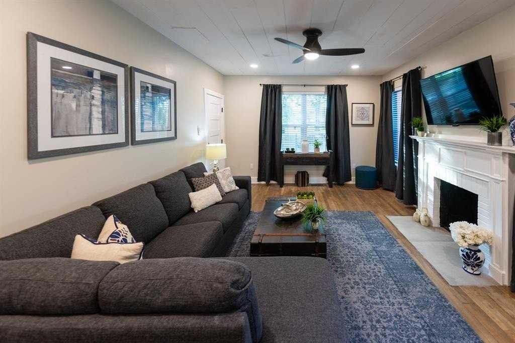 4512 Victor St - Photo 5 of 40