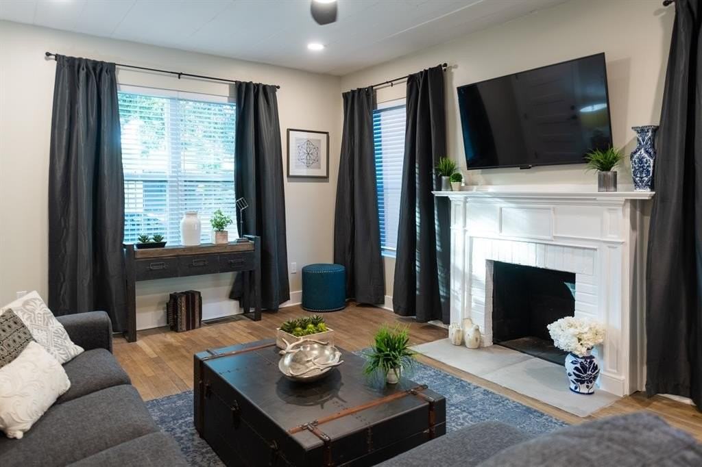 4512 Victor St - Photo 6 of 40