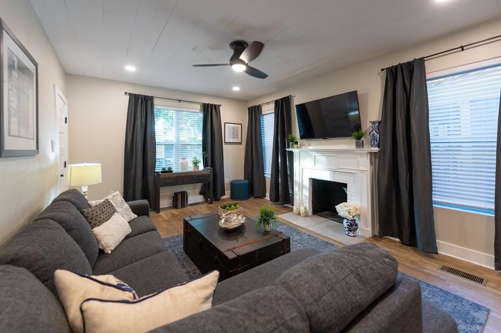 4512 Victor St - Photo 7 of 40