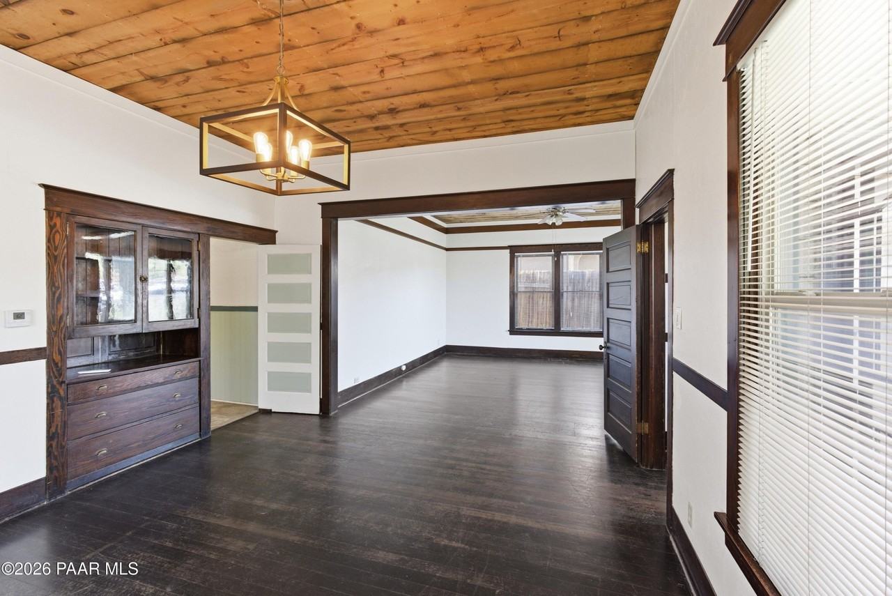 309 N Mount Vernon Ave - Photo 2 of 30