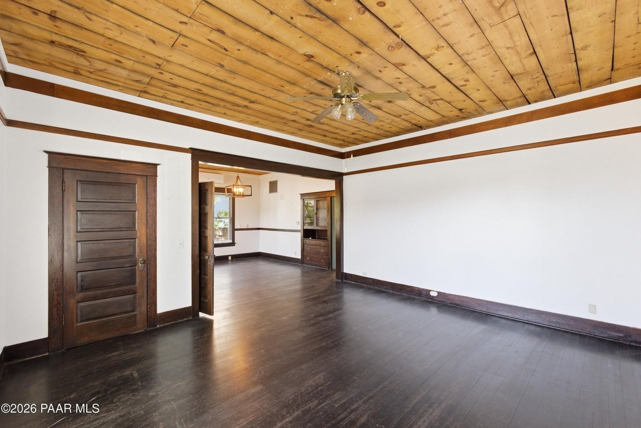 309 N Mount Vernon Ave - Photo 3 of 30