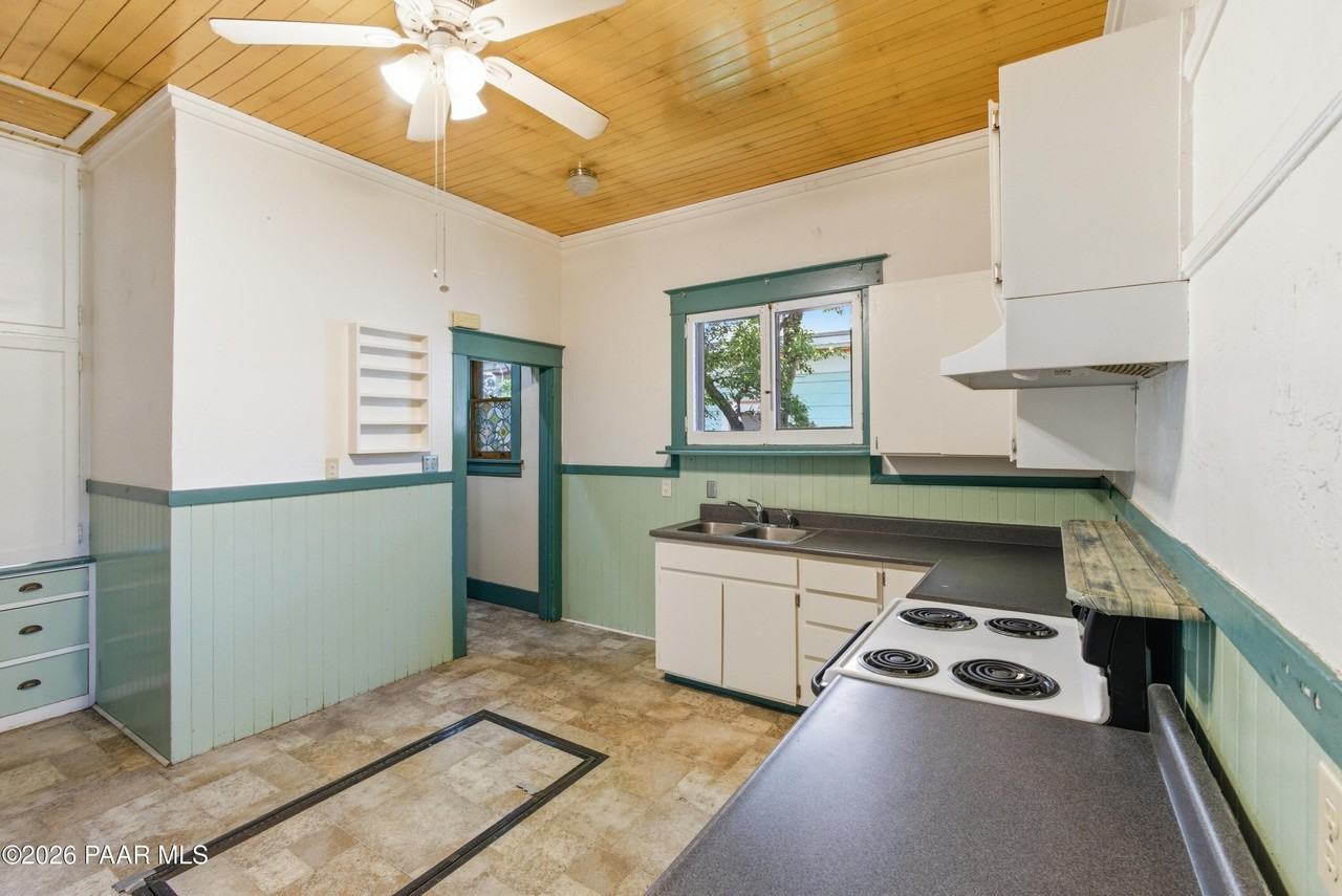 309 N Mount Vernon Ave - Photo 5 of 30
