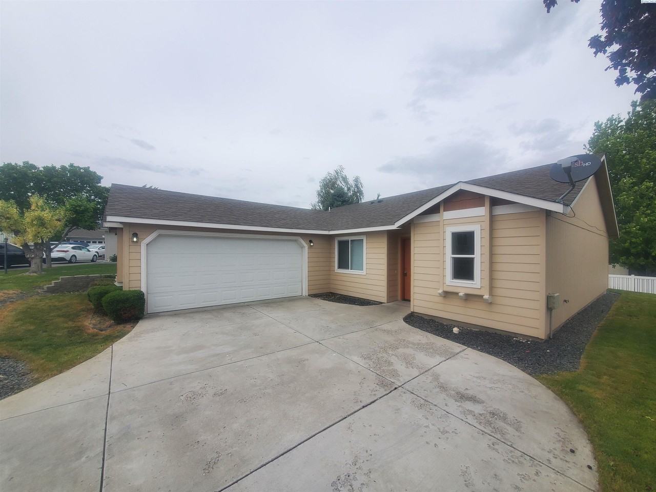 1666 Cactus Loop - Photo 2 of 14