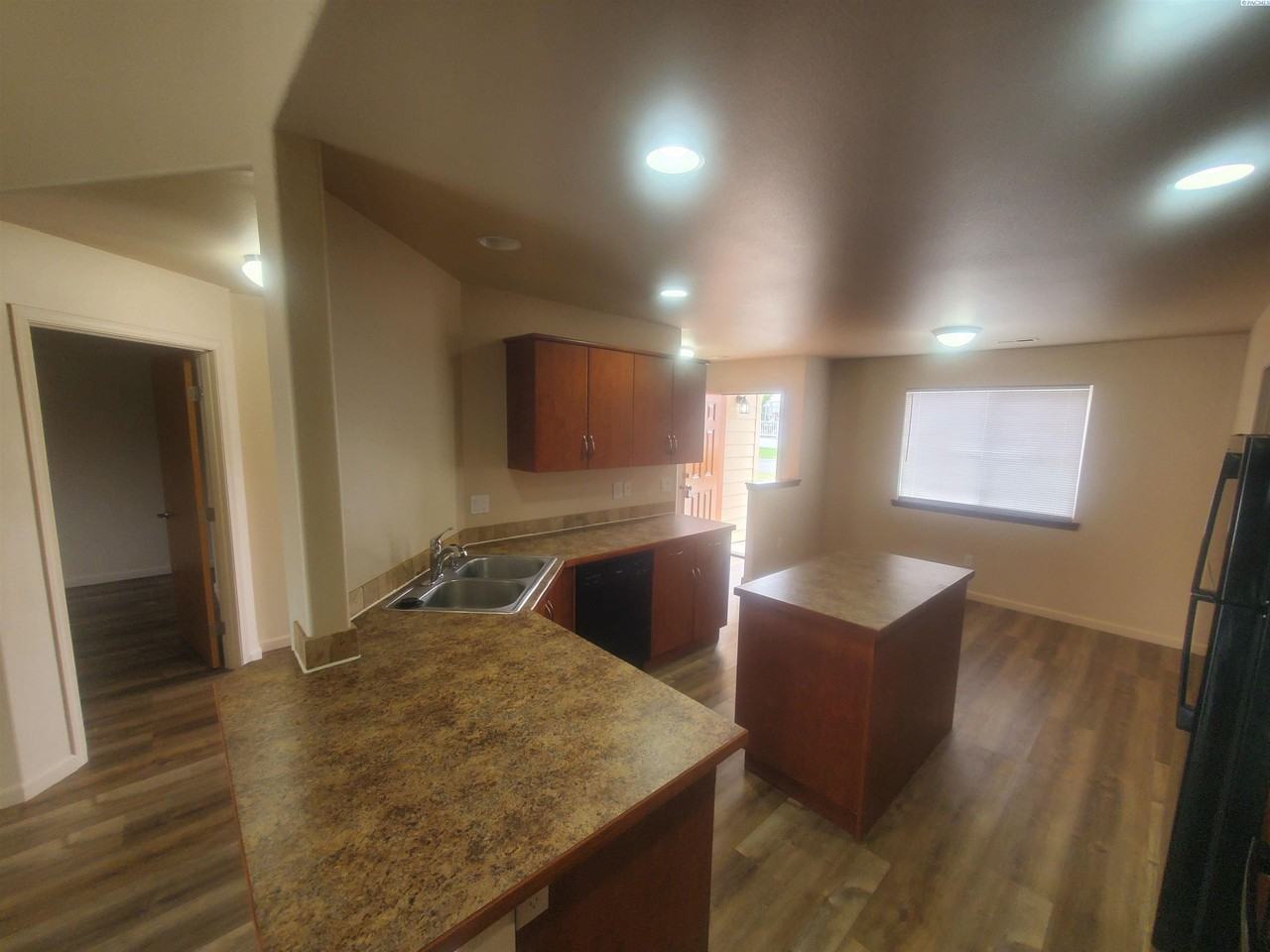 1666 Cactus Loop - Photo 3 of 14