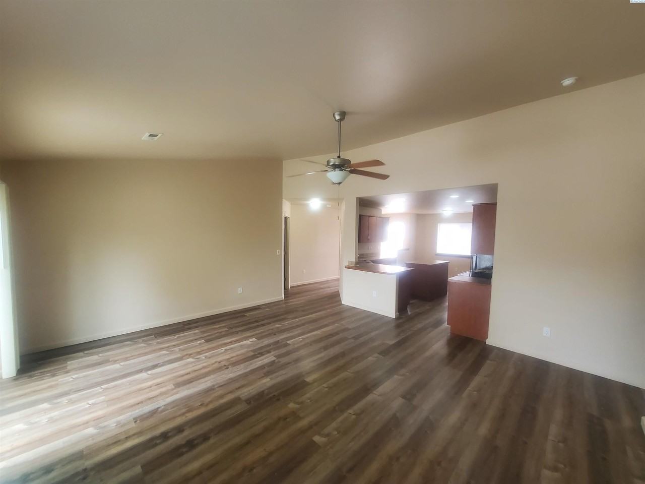 1666 Cactus Loop - Photo 4 of 14
