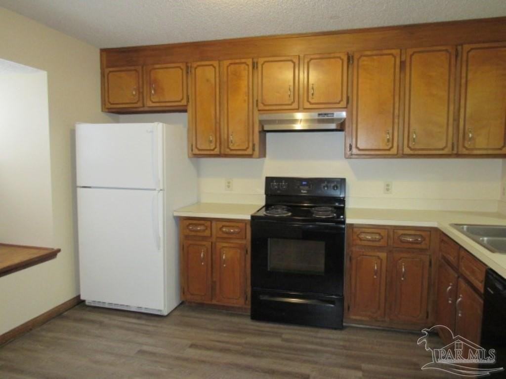 2025 Cambridge Cir - Photo 2 of 10