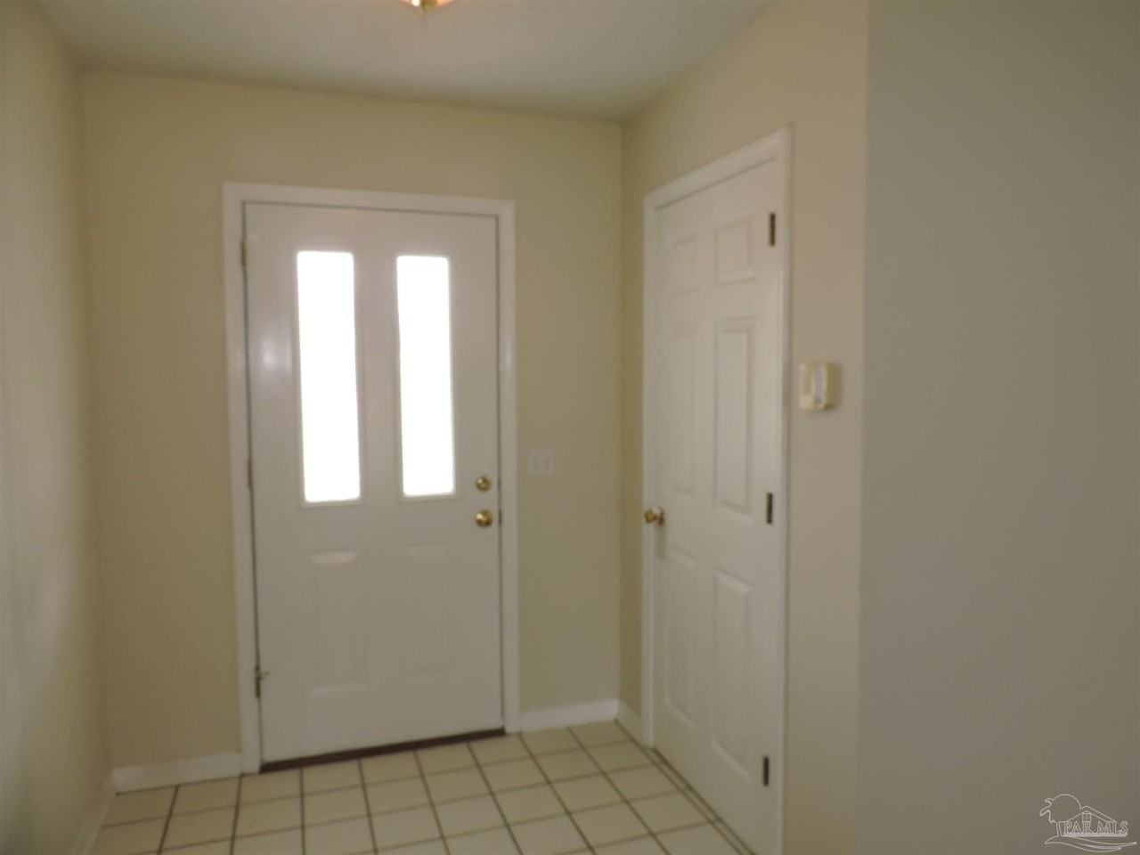 2052 Southwind Cir - Photo 2 of 19