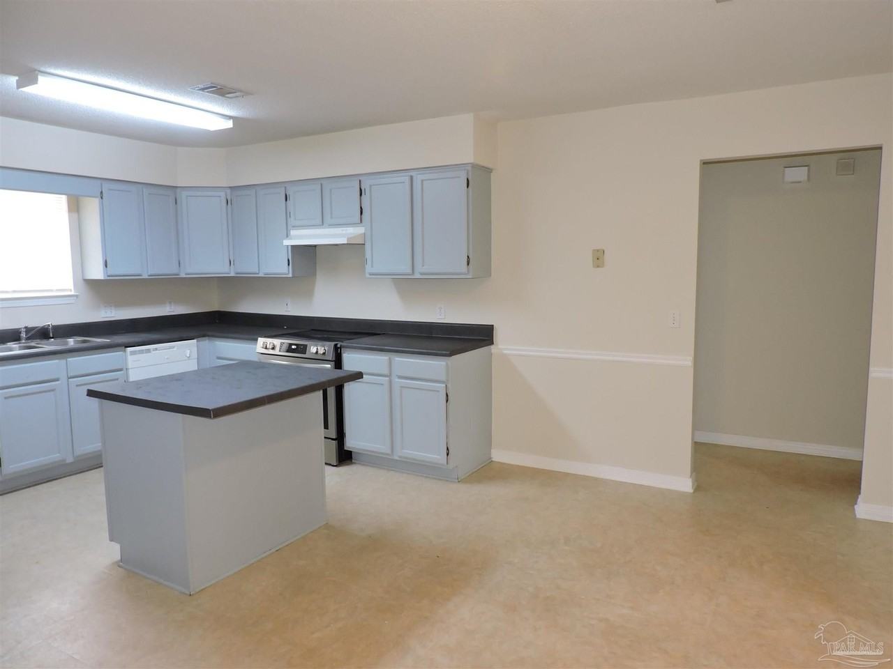 2052 Southwind Cir - Photo 7 of 19