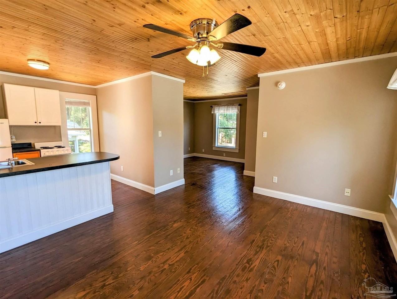 1705 N 17th Ave - Photo 2 of 19