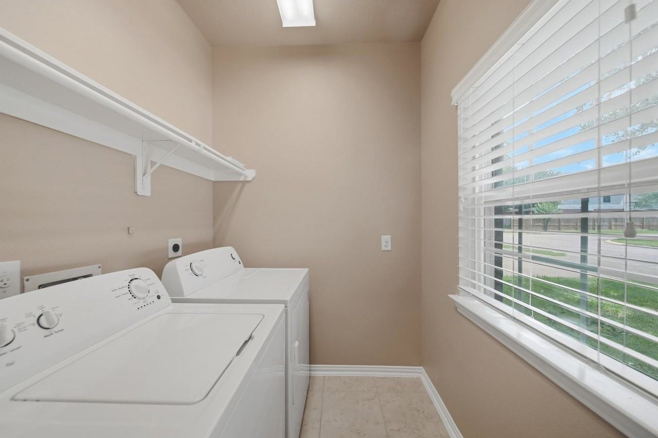 Sunshade Ct - Photo 7 of 8