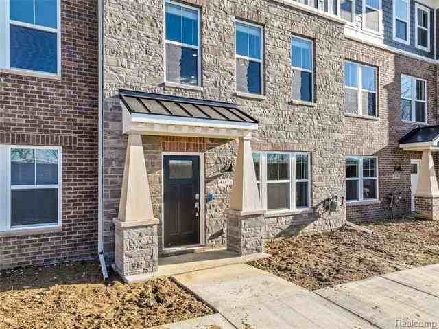 43173 Atwood Ave - Photo 5 of 30
