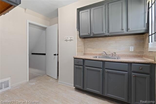 9145 Mettetal St - Photo 4 of 14