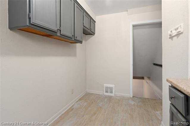 9145 Mettetal St - Photo 5 of 14