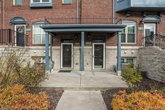 2542 Woodward Ave - Photo 2 of 28