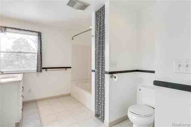 3388 Coolidge Hwy - Photo 6 of 39