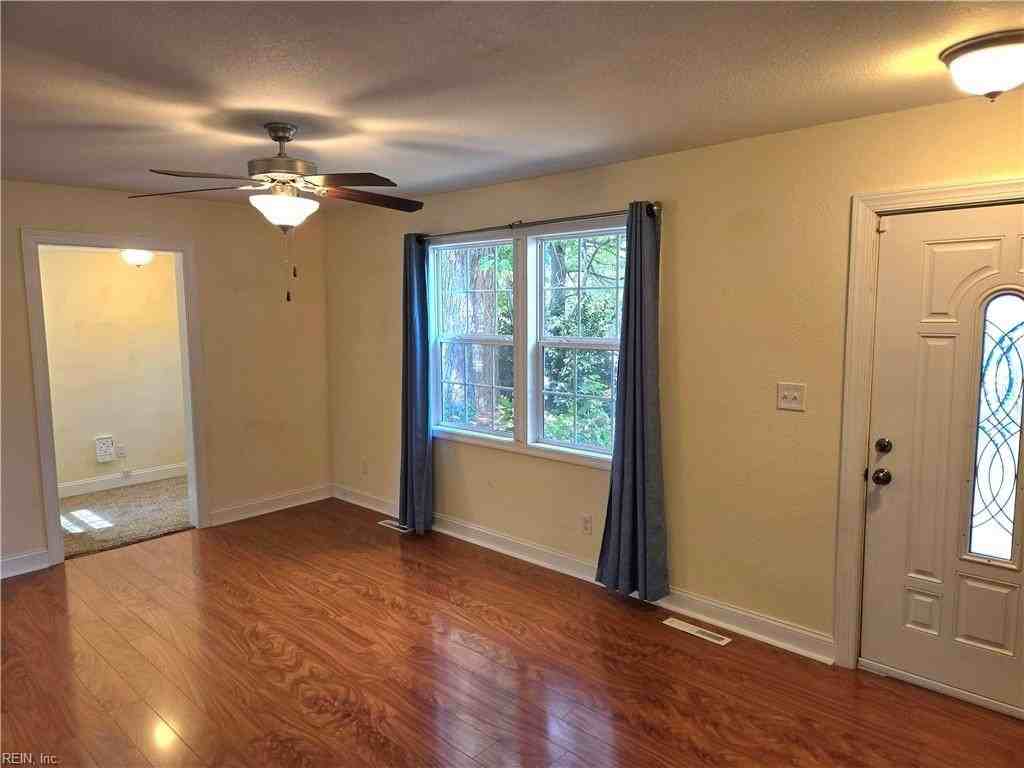 2201 Pershing Ave - Photo 7 of 39