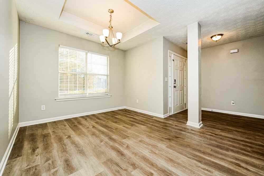 1025 Borrington Ln - Photo 4 of 16