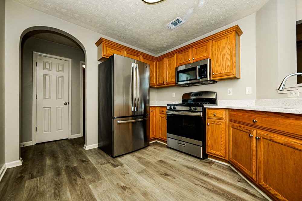 1025 Borrington Ln - Photo 6 of 16