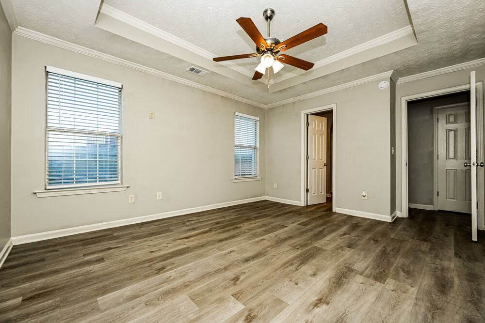 1025 Borrington Ln - Photo 7 of 16