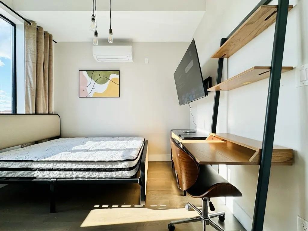 Private Bedroom in 5 Bedroom/4 Bathroom Home - Photo 2 of 15