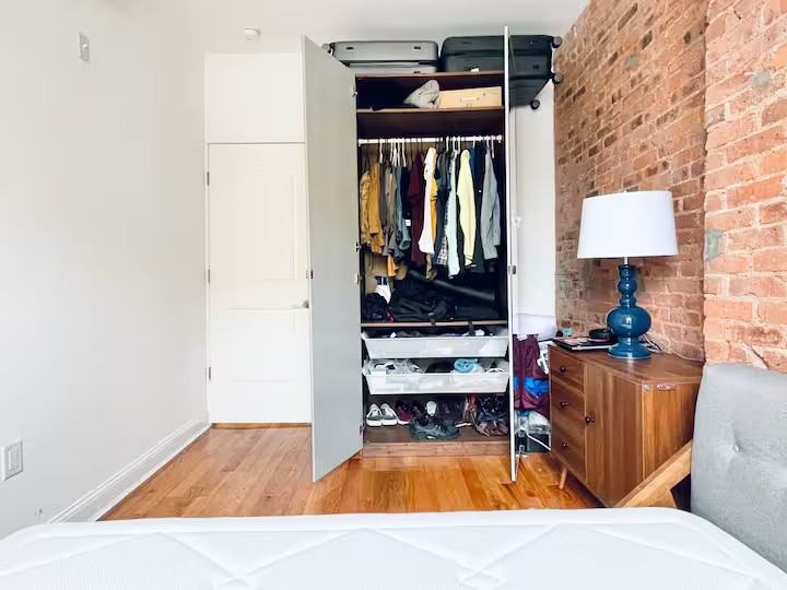 Private Bedroom in 4 Bedroom/2 Bathroom Home - Photo 2 of 9