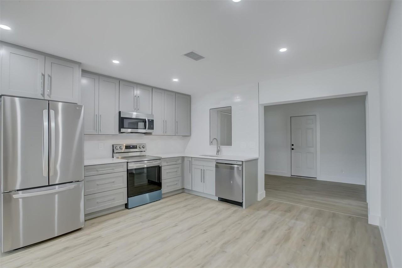 2155 Ne 56th Ct - Photo 2 of 31