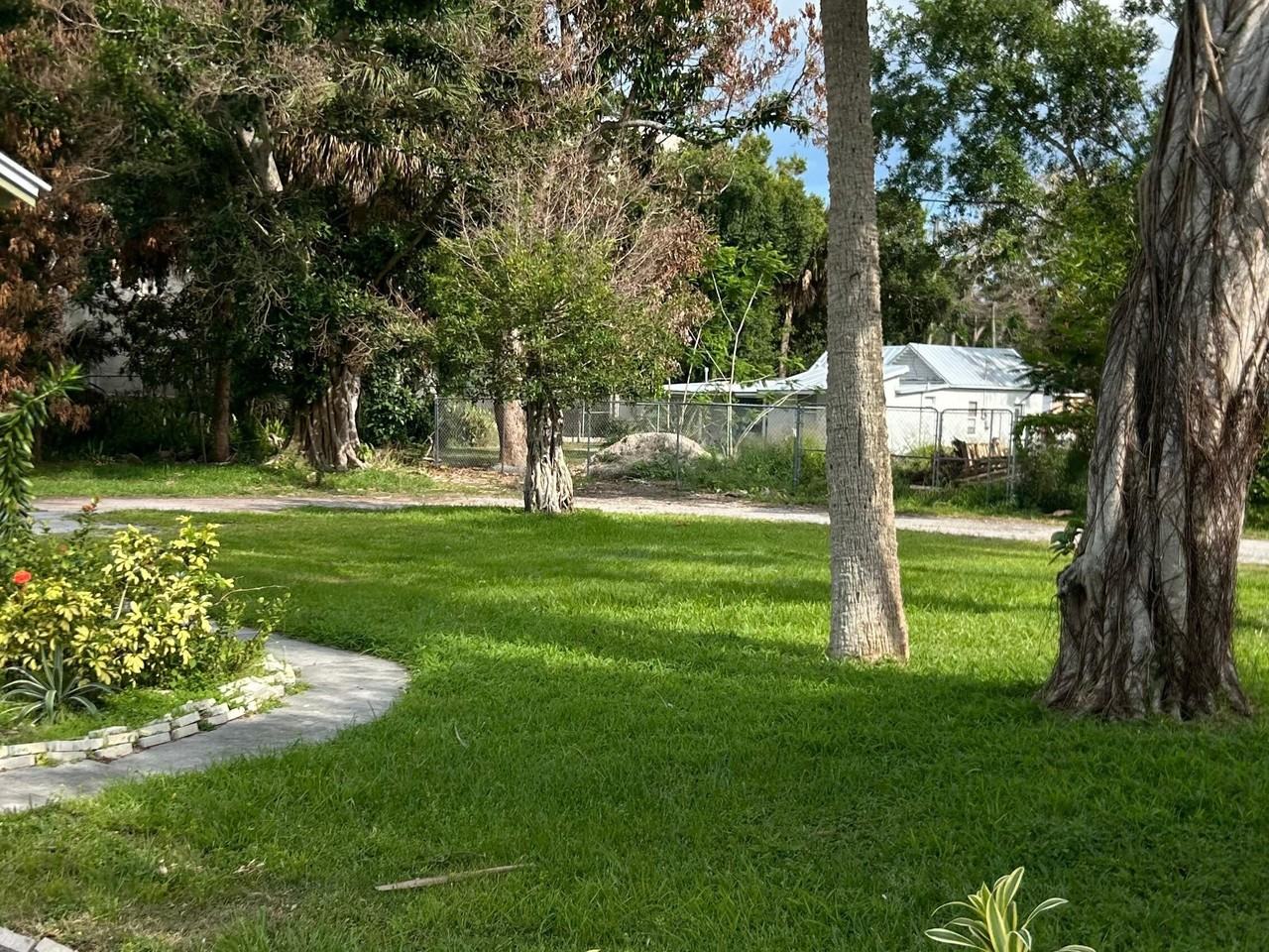 308 S 8th St - Photo 2 of 10