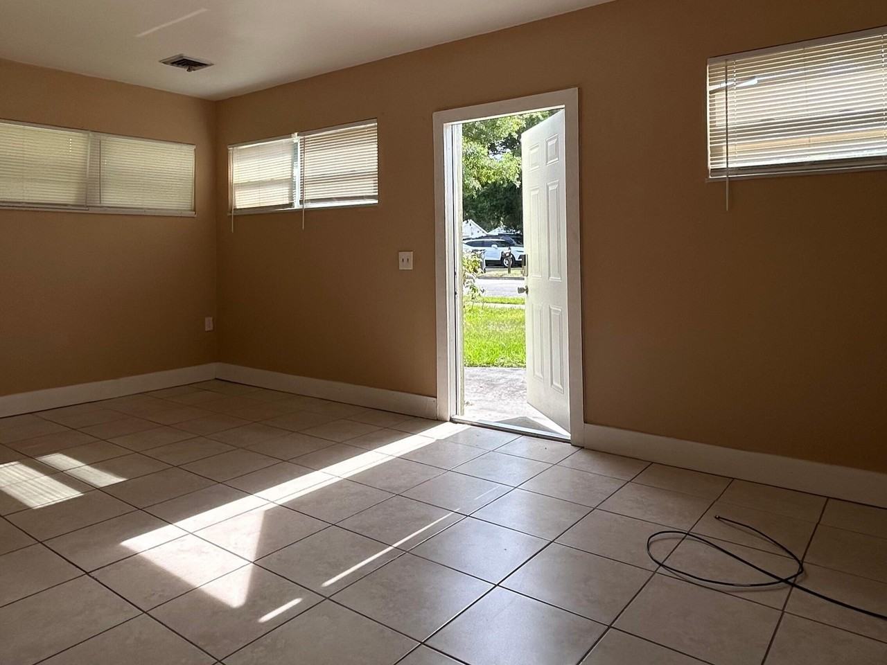 308 S 8th St - Photo 3 of 10