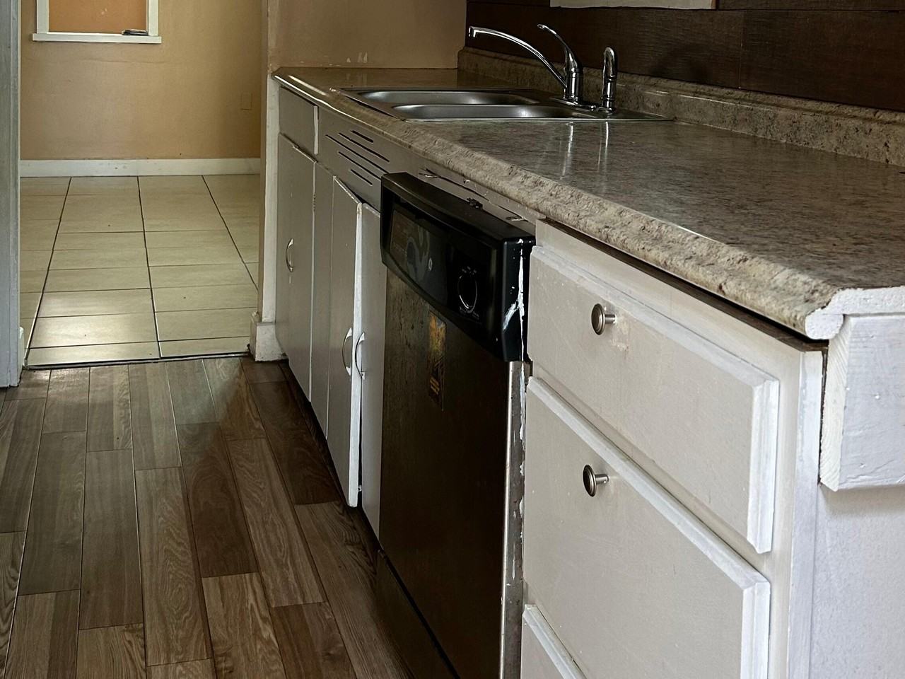 308 S 8th St - Photo 5 of 10