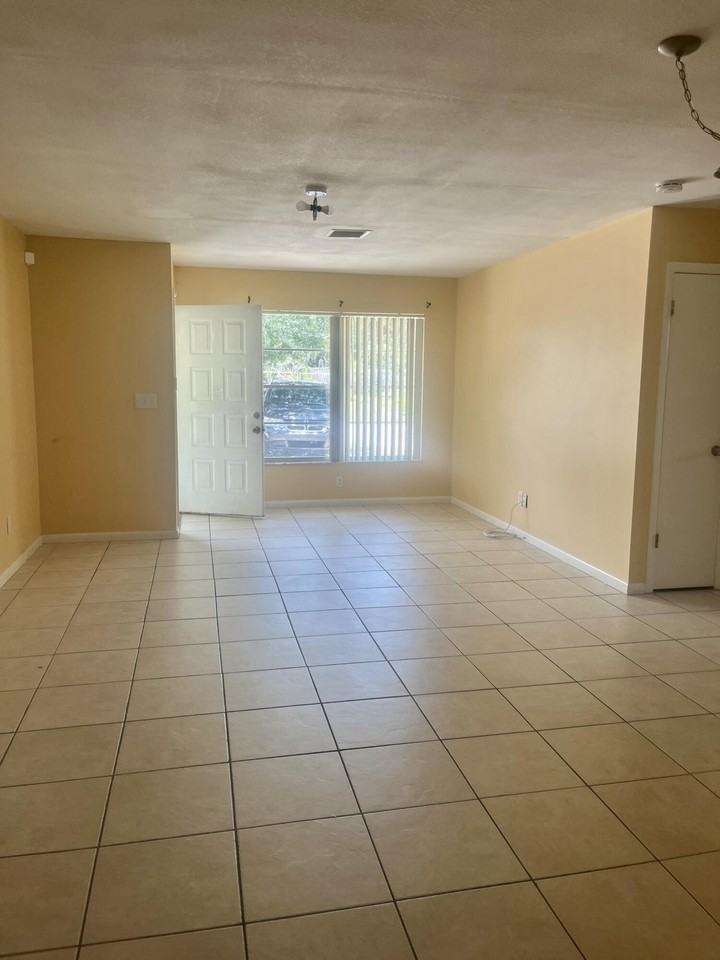 8905 Se Sandy Ln - Photo 4 of 12