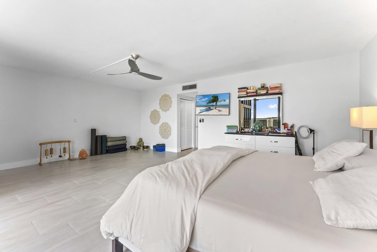 2155 S Ocean Blvd #11 - Photo 7 of 33