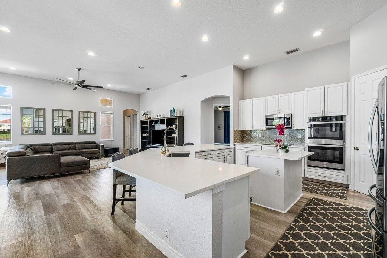 11750 Osprey Point Cir - Photo 2 of 50