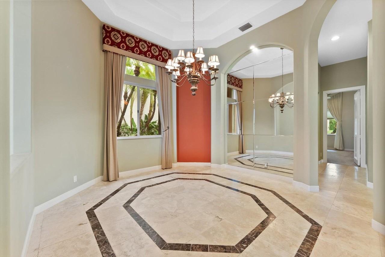 7081 Mallorca Cres - Photo 3 of 26