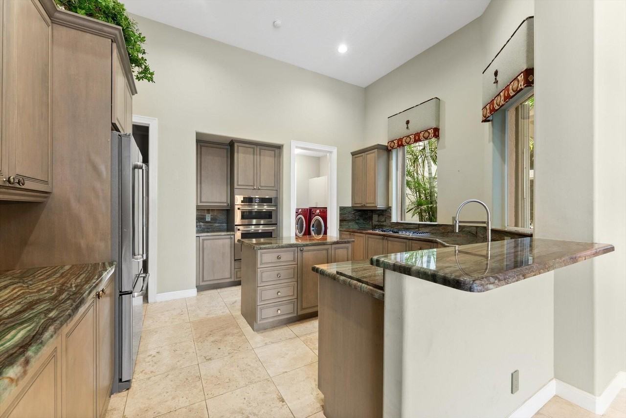 7081 Mallorca Cres - Photo 5 of 26
