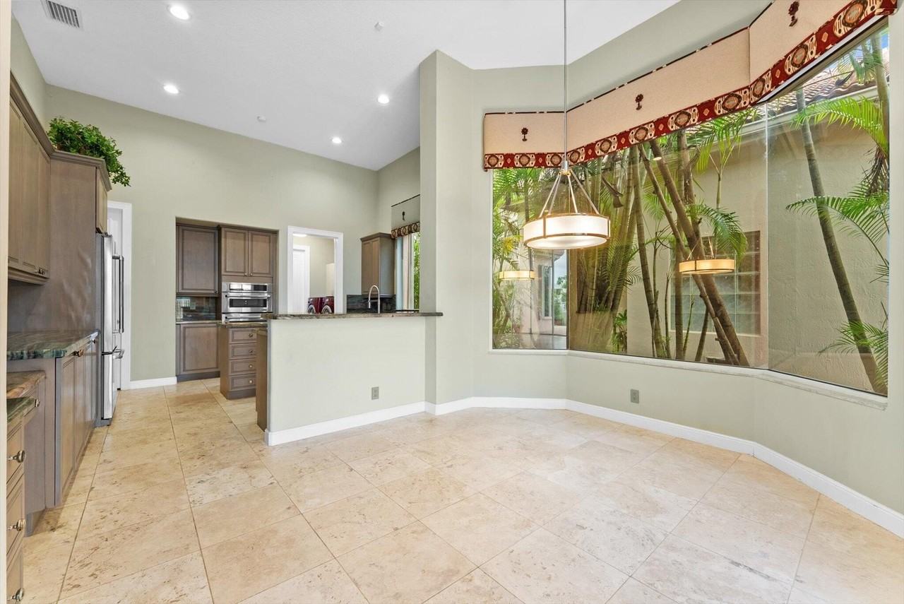 7081 Mallorca Cres - Photo 6 of 26
