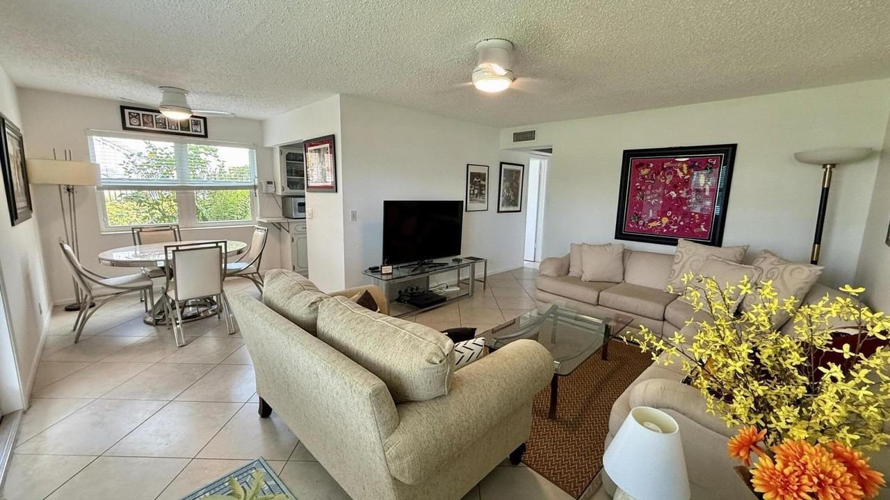 316 Markham Ct - Photo 4 of 50