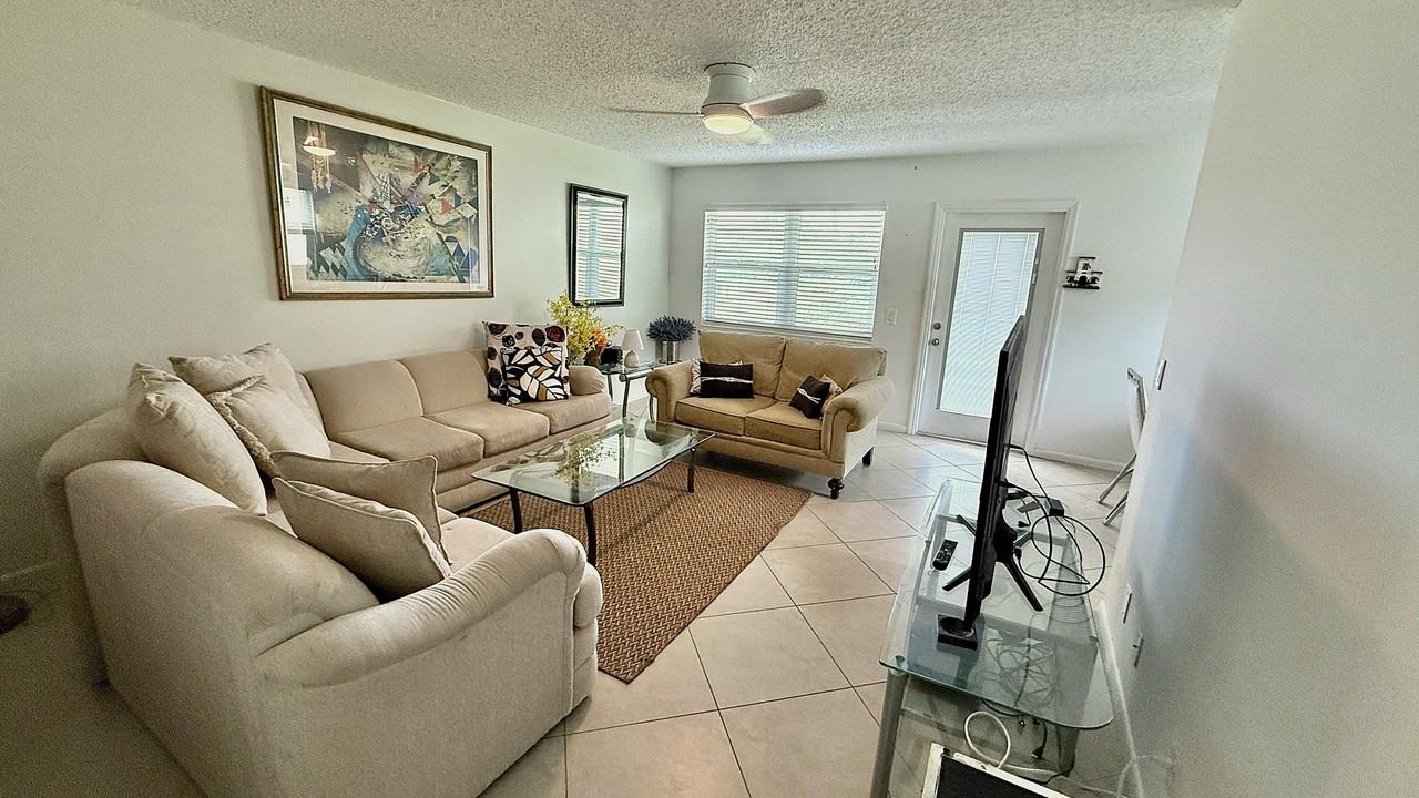 316 Markham Ct - Photo 5 of 50