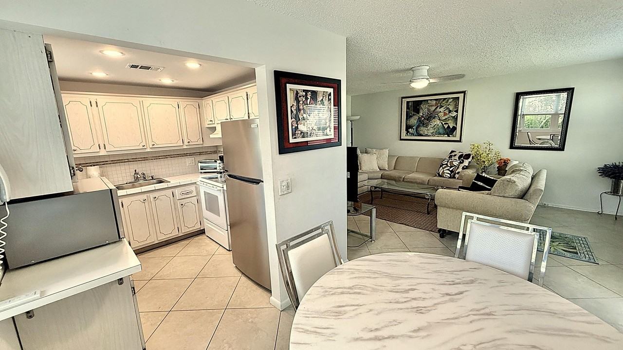 316 Markham Ct - Photo 6 of 50