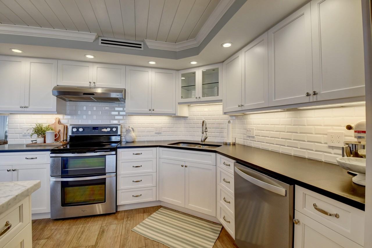 1 Harbourside Dr #3702 - Photo 4 of 50